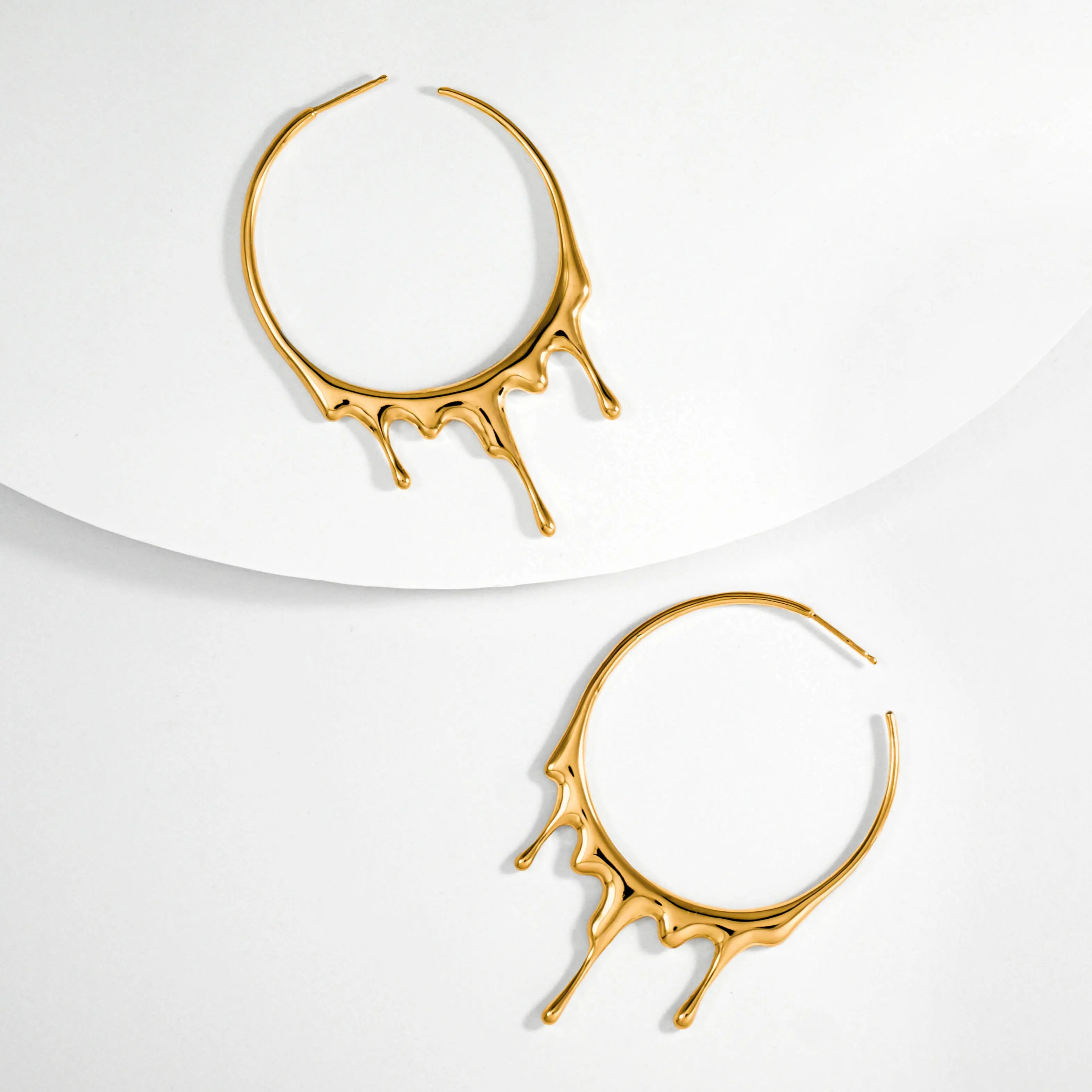 Dripping Circular L Hoop Earrings