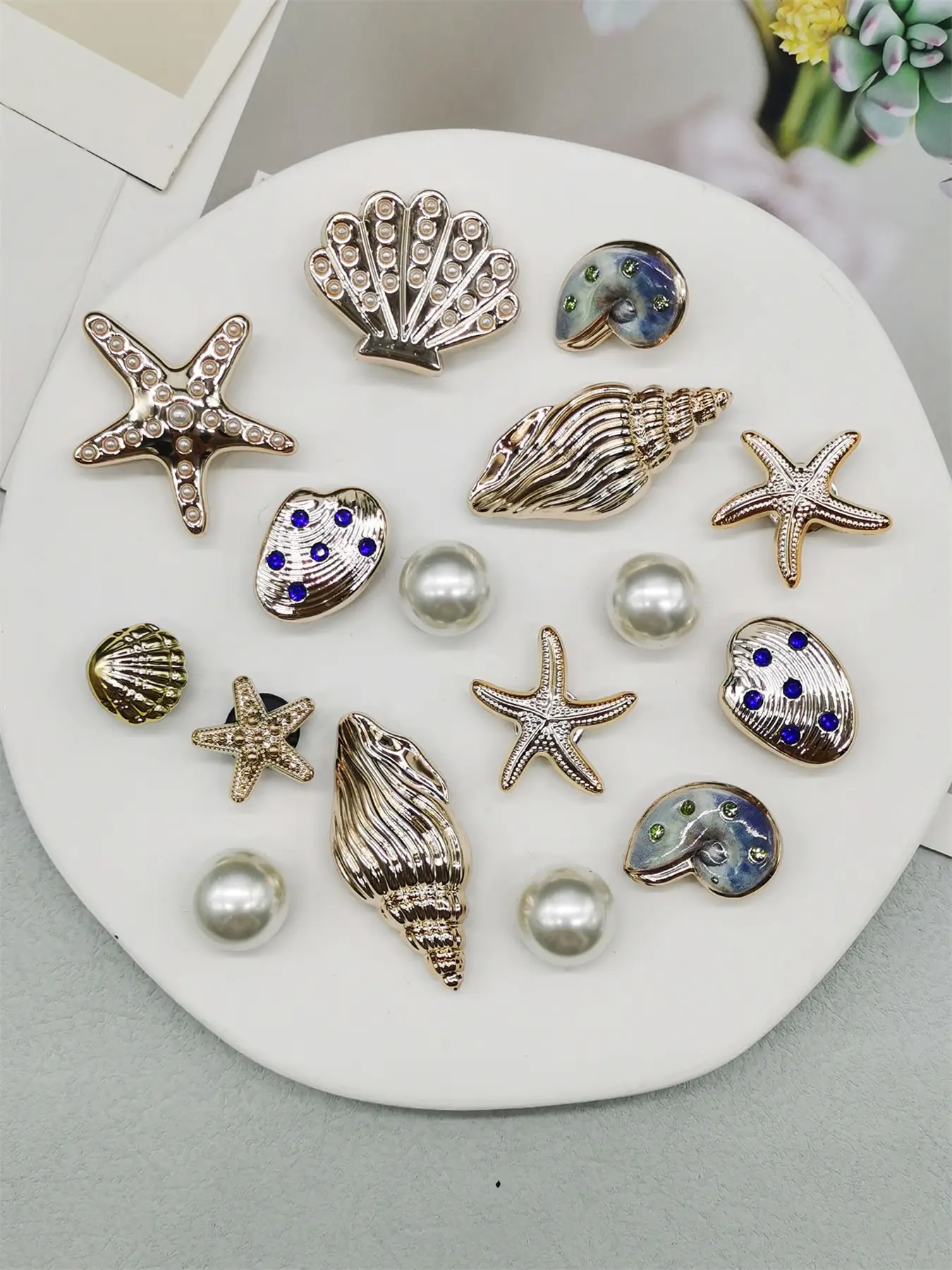 16pcs ABS Resin Nautical Style Ocean Themed Cute Shoe Charms, Rhinestone Seashell Starfish Conch Shoe Decorations, Faux Pearl Decorative Shoe Accessories, DIY Shoe Clips for Sandals, Ideal Birthday Party Gifts (Shoes not Included)