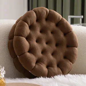 An excellent item for holiday decoration, in the shape of a sandwich biscuit, can be used as a cushion, seat cushion, etc