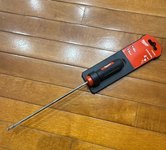 48-22-2033 - 3/16 Flat Head Cabinet Screwdriver Milwaukee Chuck