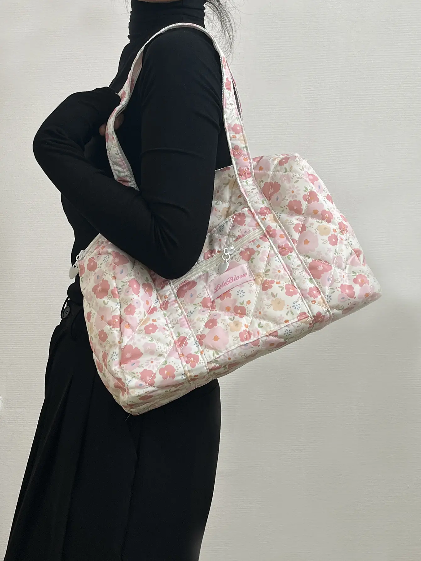 2025 New Diamond Interlocking Pattern Tote Bag Large Capacity Cotton Shoulder Handbag Lightweight Feather Bag