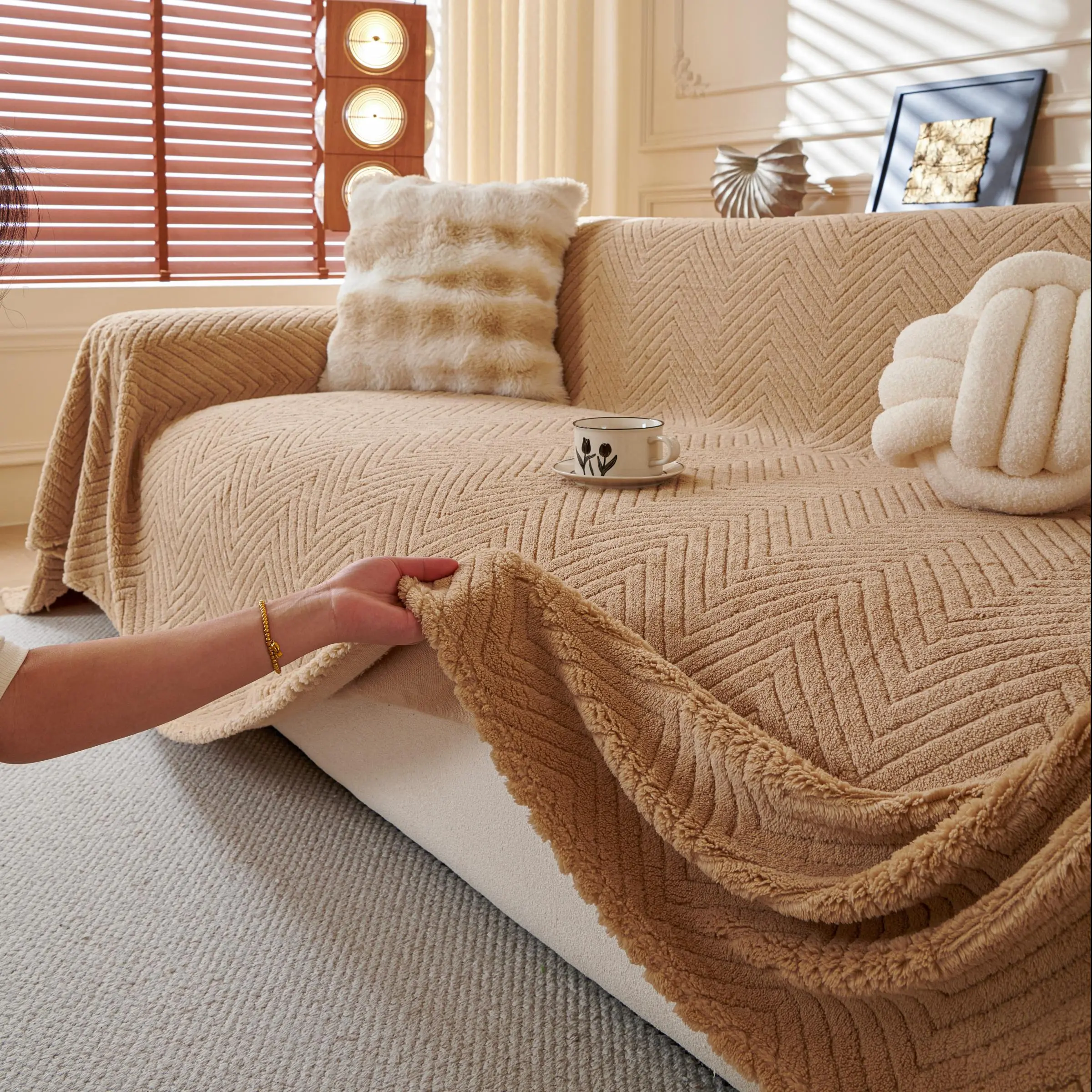 Fluffy Sherpa Thickened Quilted Sofa Couch Covers, Couch Protector, Soft Furniture Protector, Pet-Friendly & Scratch-Resistant Ultra Soft Solid Color Sofa Throw - Machine Washable, Perfect for Living Room, Multi-Use Sofa Pad Protector, Slipcover for Sofa