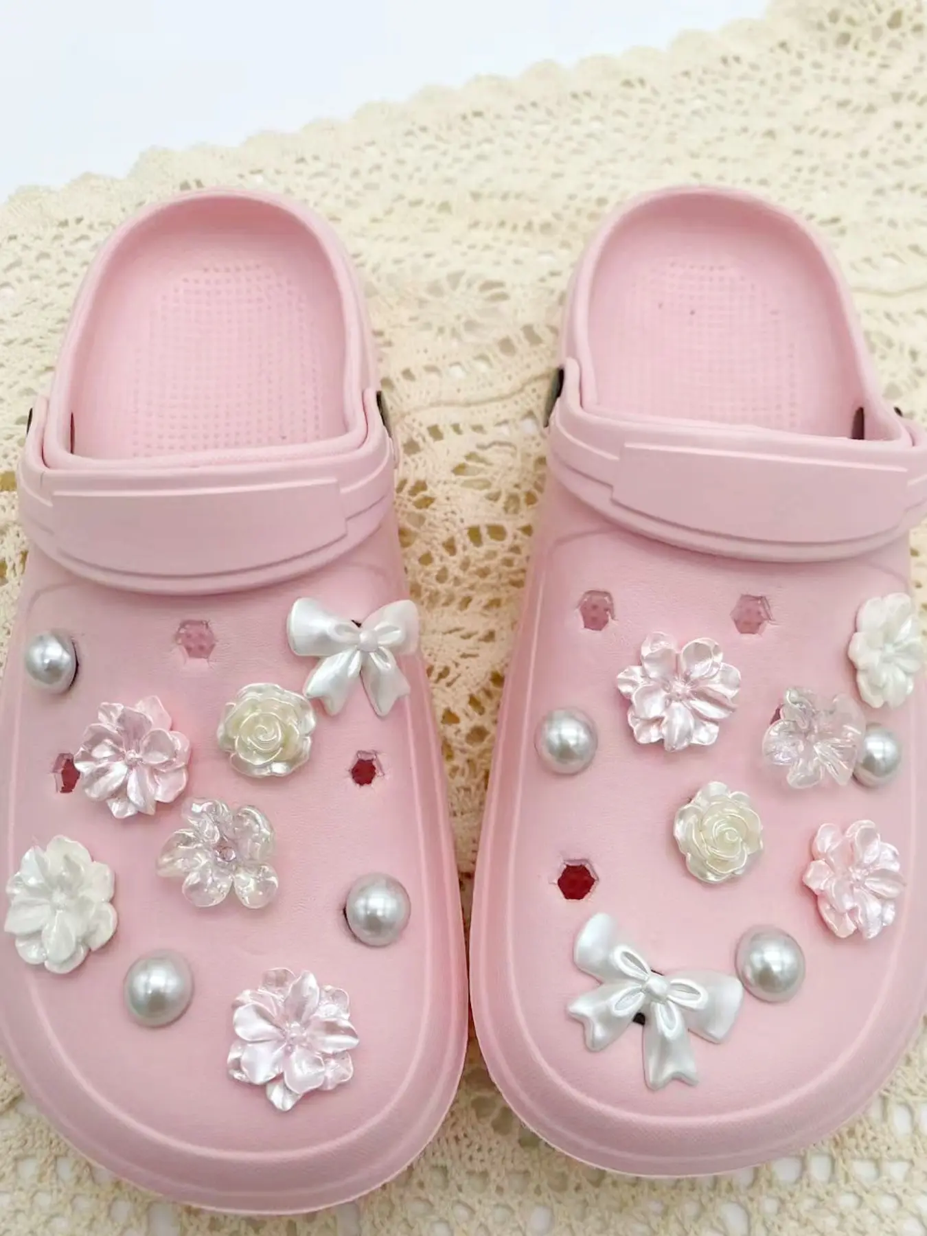 18 Piece Cute Flower Shoe Accessories DIY Detachable Shoe Decorations for Women, Perfect Party Gift, Fun Personalized Footwear, Shoe Embellishment Set, Cute Shoe Charms, Decorative Shoe Accessories