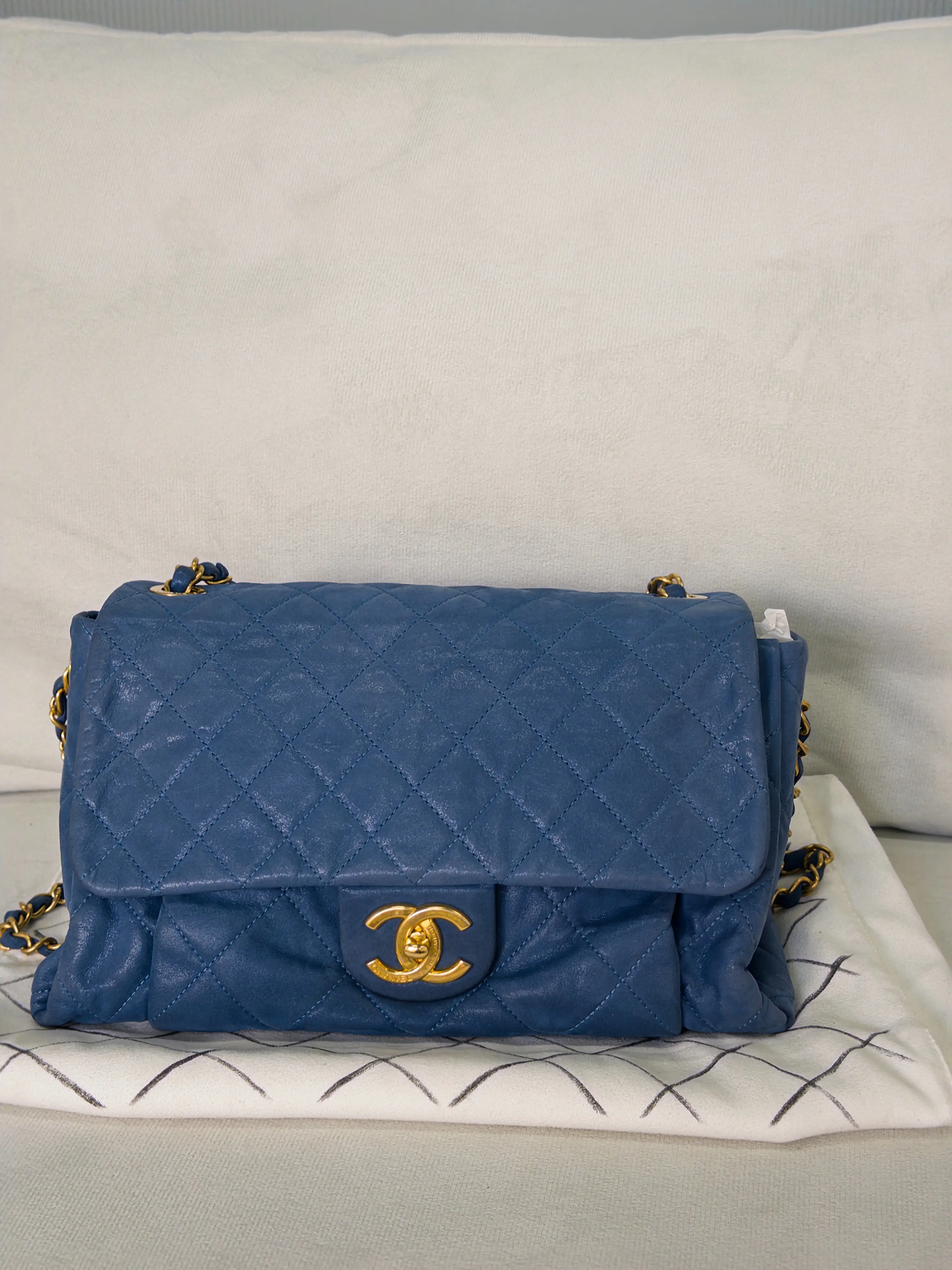 Pre-owned CHANEL Iridescent Large Chic Quilt Flap Blue
