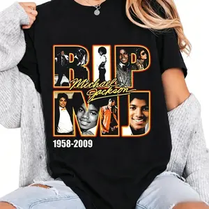 🎤King of Pop Halftone Pop Star T-Shirt Michael Jackson Vintage Shirt Music Icon Tee MJ Music T-Shirt for Fans Gift for Him Gift for Her Unisex Streetwear Cotton Casual Tee Retro Music Graphic Shirt for Men and Women Summer Outfit Pop Star Style Tee