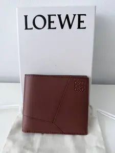 Pre-owned Leather Clutches & Wristlets Billetera Plegable Loewe Puzzle en Piel Marrón