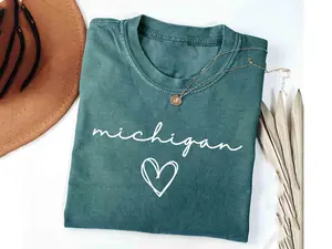 Unisex 100% Cotton Printed Craft Short Sleeve Tee, Soft Breathable Relaxed Fit Crew Neck Top, Minimalist Michigan Handwritten Heart Graphic Daily State Pride Travel Wear, Universal Summer Outfits, Michigan Lover Gift Leisure Shirt, SummerVibes