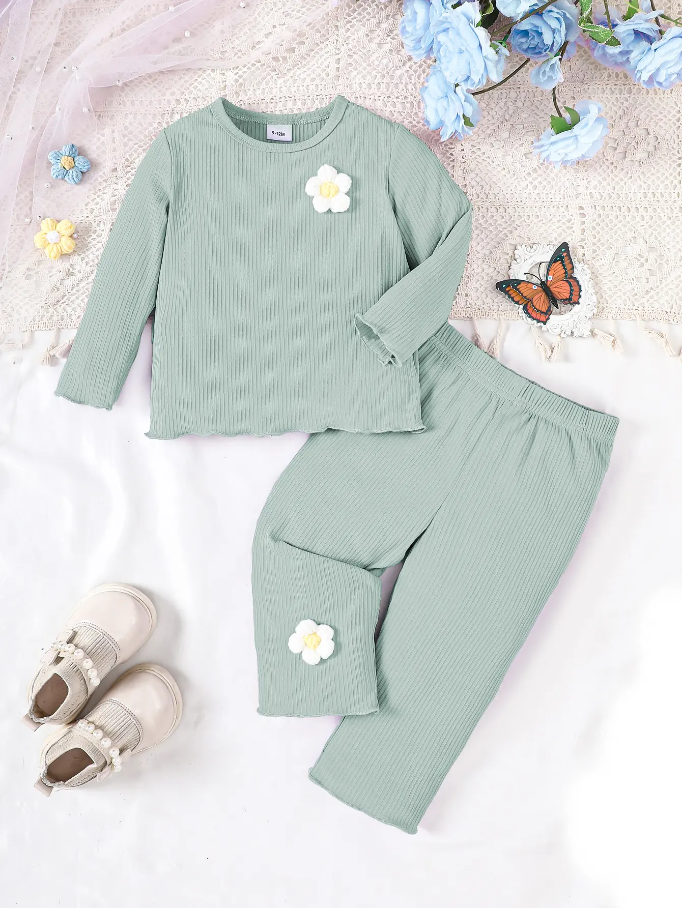 Baby girl sweet style, floral decoration, round neck, long sleeves, pants legs adorned with flowers, long pants shape, daily and travel, baby clothes for spring and autumn