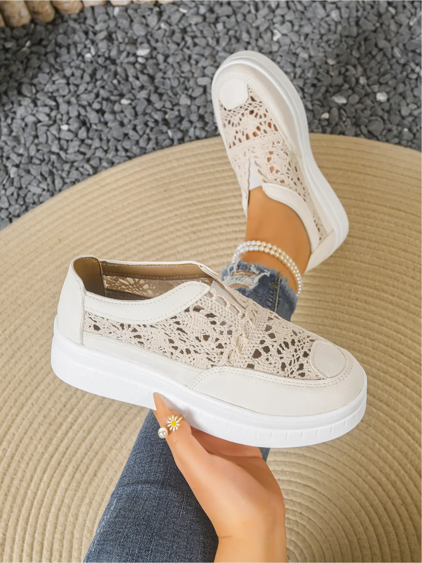 Women's new round-toe thick-soled crochet hollow breathable slip-on shoes for outdoor wear, stylish, simple, comfortable, lightweight, suitable for daily commuting and casual wear, Breathable Slip Ons, Footwear