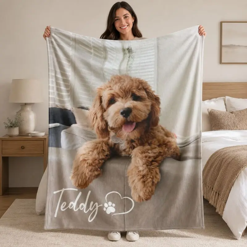 Personalized Dog Photo Flannel Blanket – Soft and Cozy Throw Featuring Teddy Puppy Paw Prints and Heart Patterns; Designed for Pet Lovers, Suitable for Sofas, Beds, and Bedrooms.