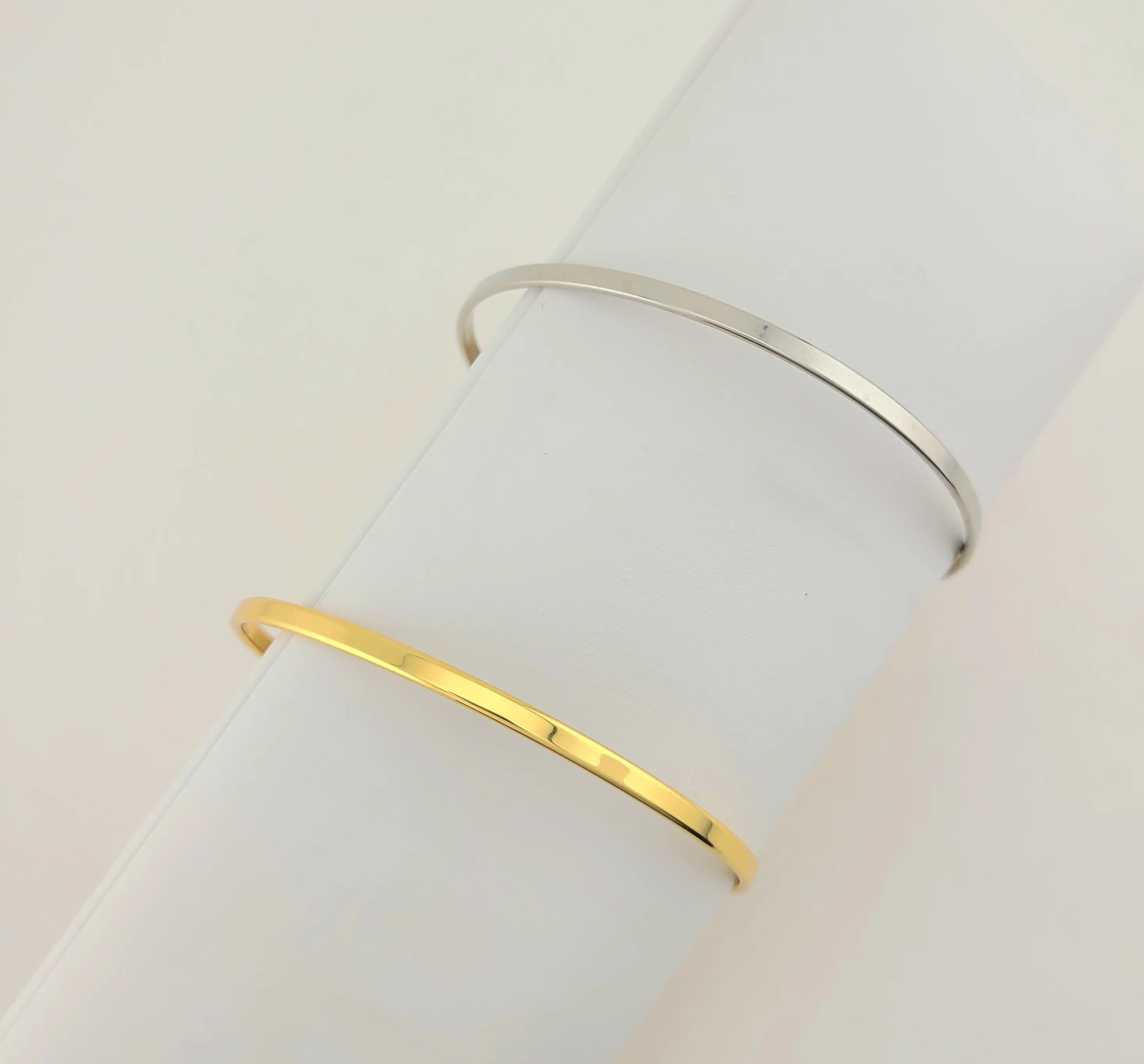 Women's FWJ Elegant Minimalist Bangle - 3mm Concise Plain Stainless Steel Band, Unisex Stackable Daily Casual Bracelet, 2 Size Options for Natural Wrist Fit