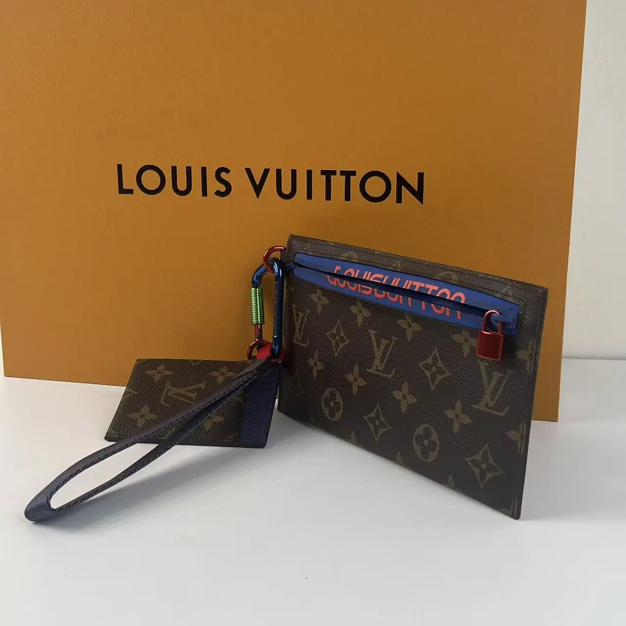 Pre-owned Louis Vuitton Monogram Outdoor Pochette Set with Carabiner & Card Holder