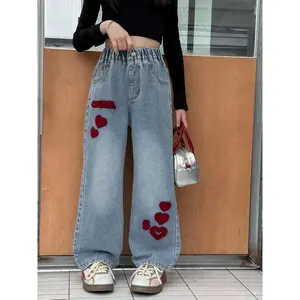 Wide-leg jeans girls with heart-shaped embroidery, light blue denim casual pants, suitable daily wear, fashionable teenagers, machine washable, comfortable and stylish, trendy style, suitable teenagers, durable stitching