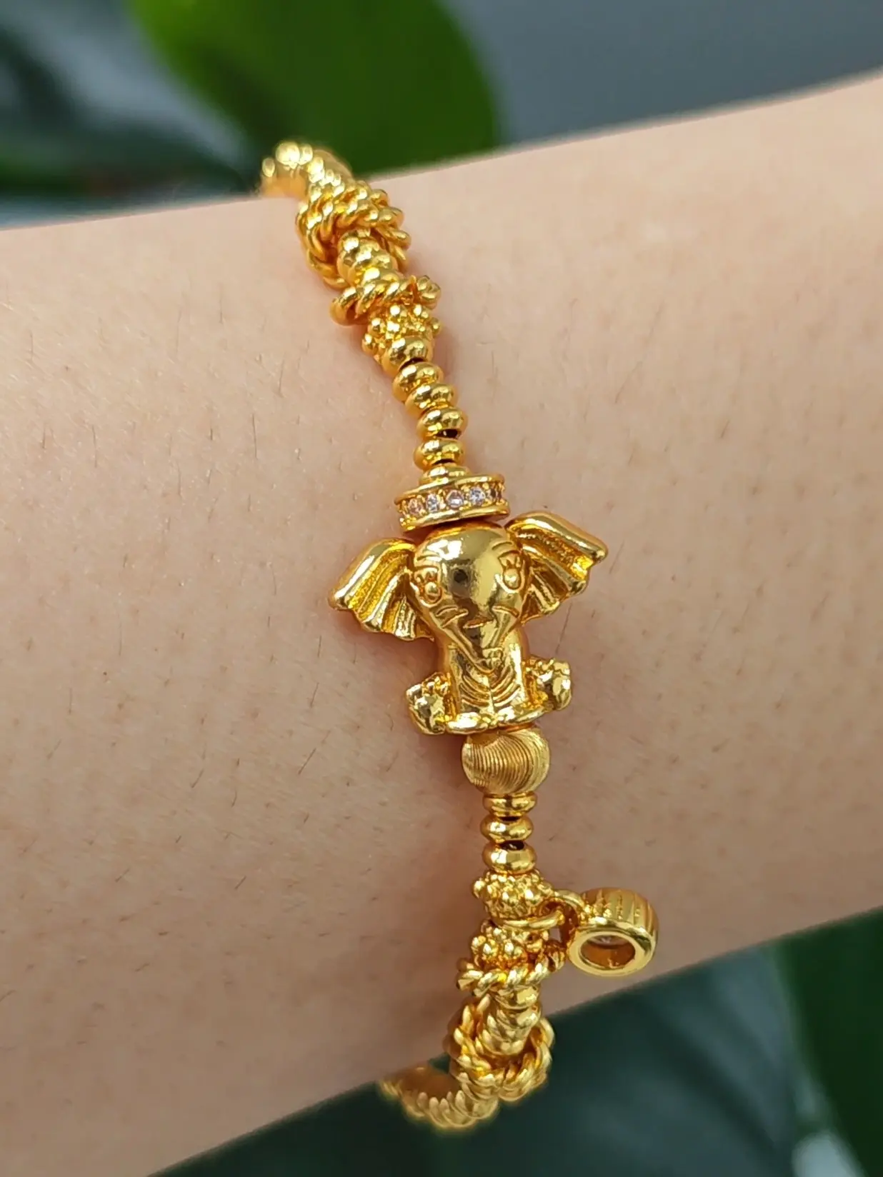 Aileen(17640)gc.Vintage Elephant Gold Bracelet