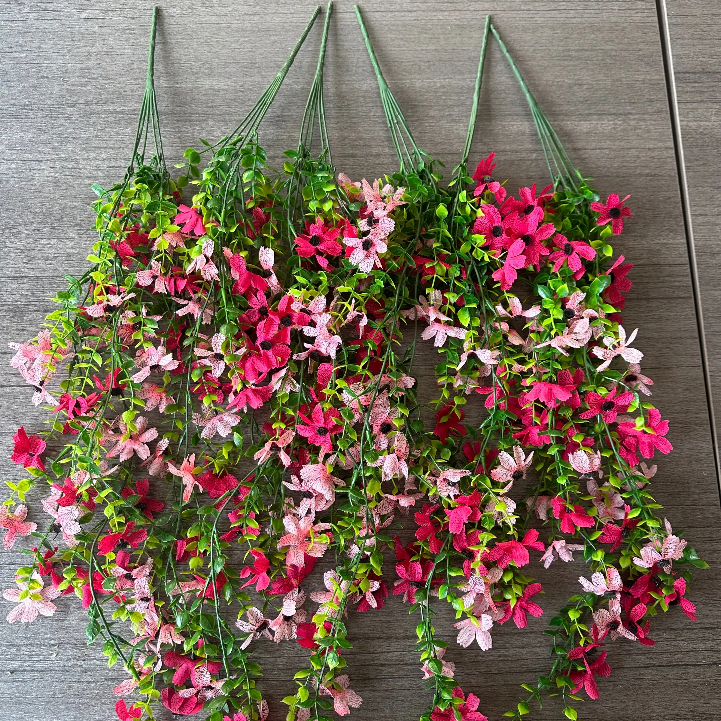 6pcs Artificial Hanging Daisy Plants, Realistic Blooming Daisies, Plastic Bushes for Indoor Outdoor Decor, No Maintenance Needed, Decorative Artificial Flower, Artificial Hanging Flower, Realistic Faux Flowers