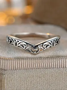 Vintage beautiful V shaped thumb ring for women, stackable design, perfect for wedding party and daily wear!