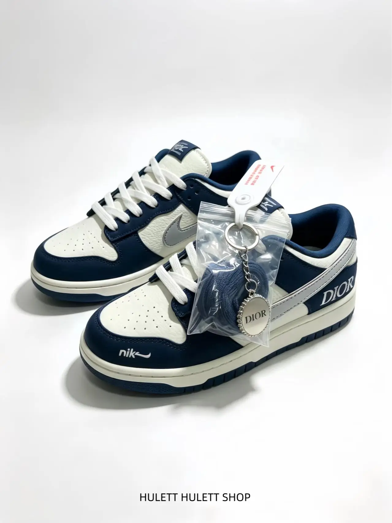 Vivid color casual low-top athletic sneakers focus on comfort and fashion, multi-panel splicing creates abundant visual texture and depth.