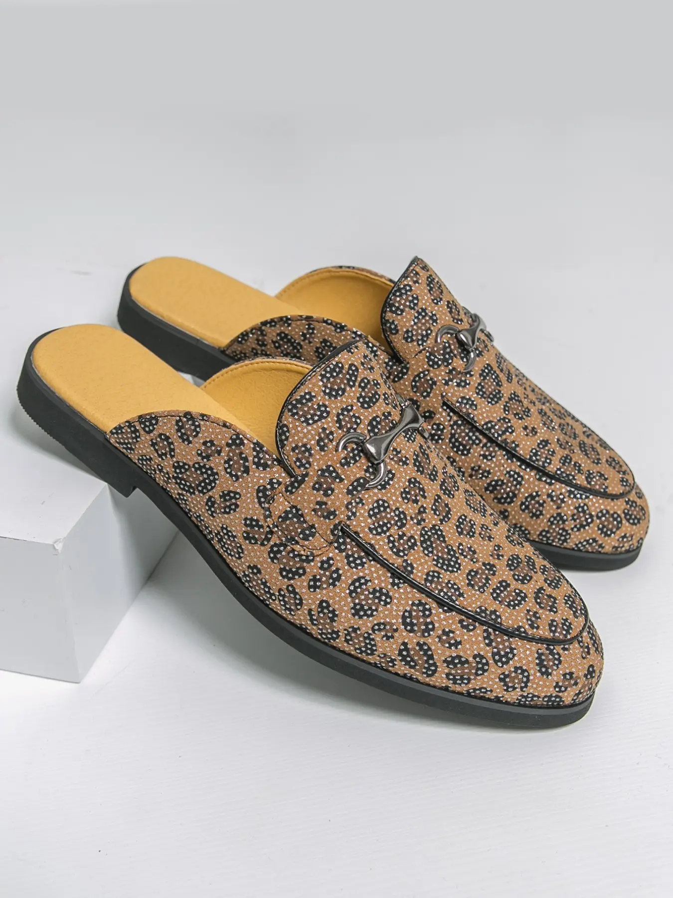 Men's Leopard Print Rhinestone Mules, Casual Fashion Slip-On Shoes, Comfortable Textile Upper, Round Toe, Summer Beach Walkers