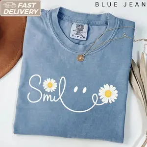 Comfort Colors Smiley Daisy Womens T-Shirt, Emoji Smile Tee for Mom, Trendy Floral Tee Shirts, Inspirational Gift for Her, Summer Vibe Gifts