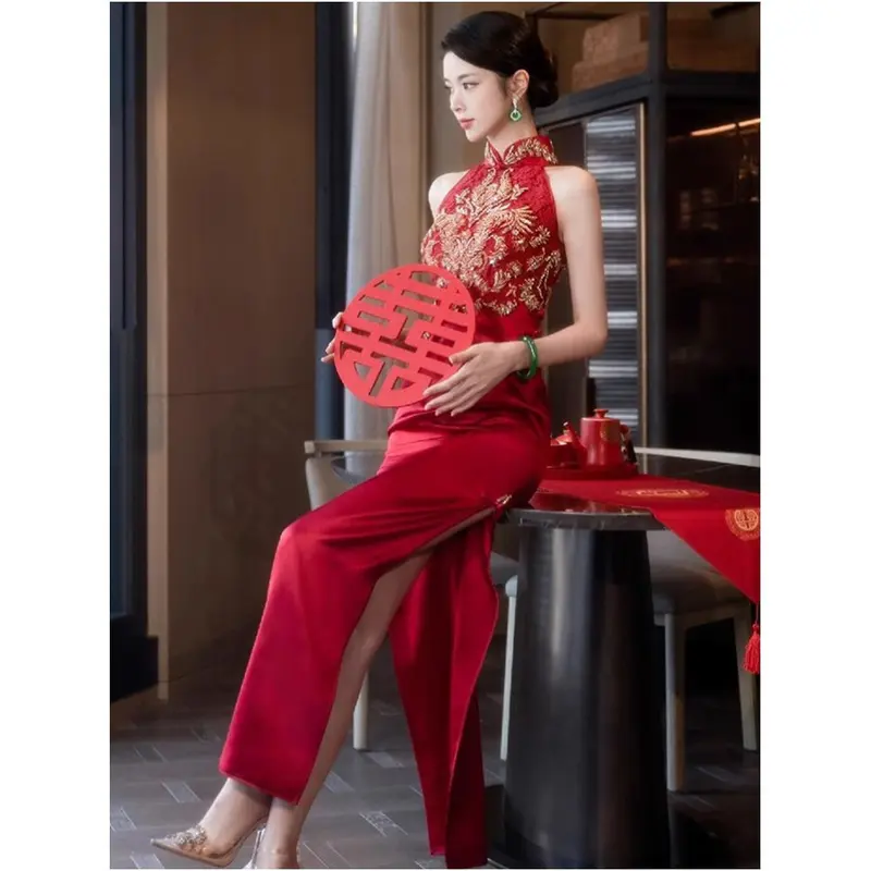 open lace back dress Modernized V-Neck Chinese Wedding Xiu He Qun Kwa Dress