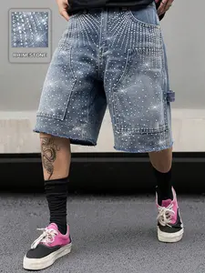 Men's light blue loose denim shorts with rhinestone decoration, shining brightly on the summer streets. The refreshing and casual vacation style adds a touch of brightness to the summer street style, creating a fresh and casual vacation atmosphere.