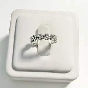Small flower ring