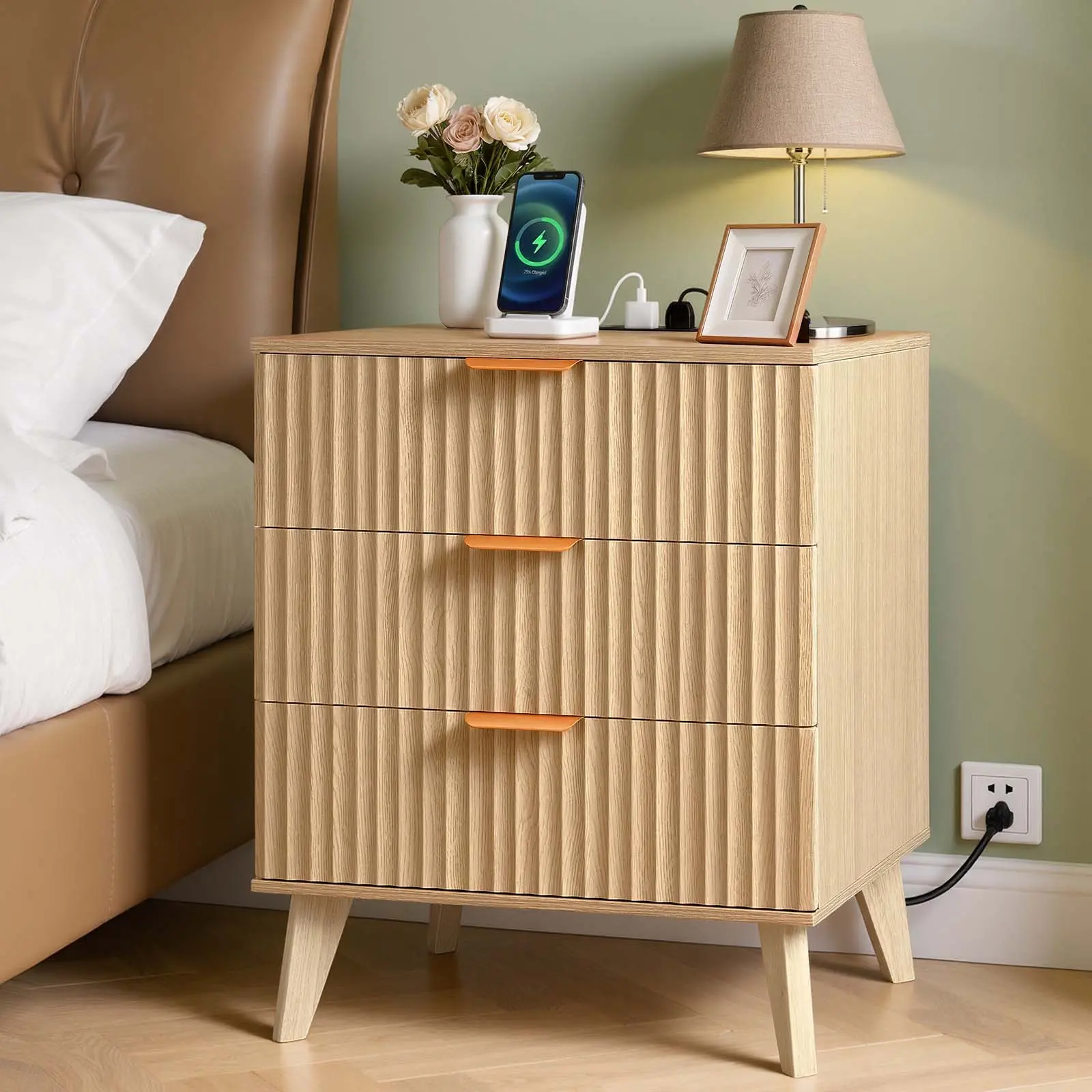 【SummerFinds】VEVOR Fluted Panel Particle Board Nightstand with Charging Station & Charging Ports, 3 Drawers, Mid-Century Modern Dresser for Bedroom, Quick Setup Bedroom Decor Bedside Storage Side Table, Khaki