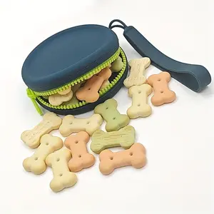 Dog Treat Training Pouch, Portable Silicone Dog Food Treat Pouch with Lanyard and Hook for Outdoor Walking Supply