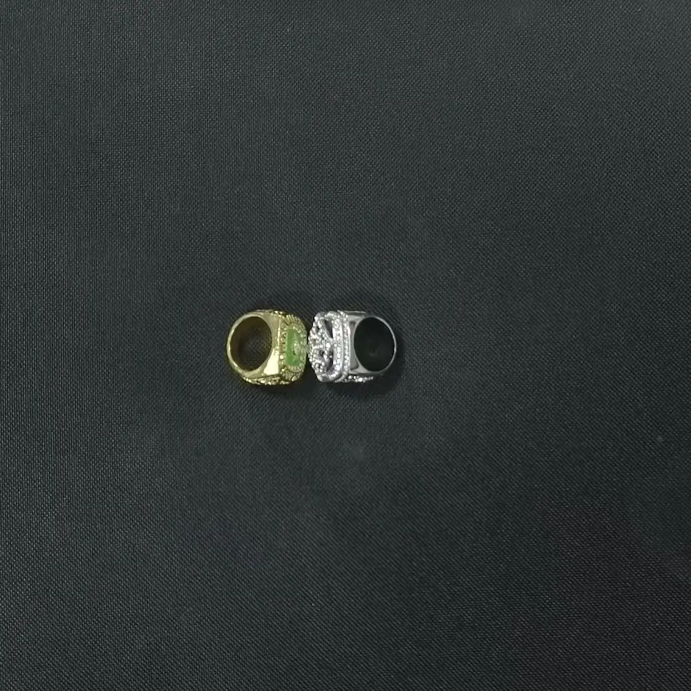 Customers can choose 2 pairs of rings, including a pair of jewelry rings.