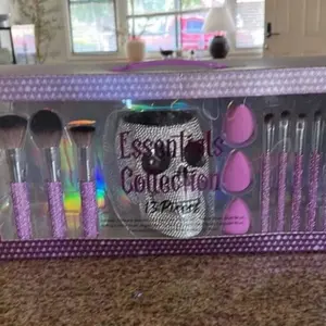 BRAND NEW-13 Piece Limited Edition Halloween Heart-stopper Rhinestoned Essentials Collection- 9 Brush Collection, 3 Beauty Makeup Blenders, and a Bedazzled Storage Skull Storage- Sponges & Applicators, All-in-one Set, Face Makeup Sets