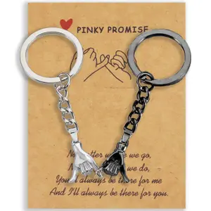 Valentine's Day Gift Keychain, Hand-in-Hand Pendant Alloy Gold Chain Keychain, Couple's Interlocking Hands Keychain