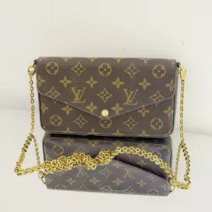 Pre-owned leather Crossbody Louis Vuitton Félicie Pochette – Monogram Canvas with Fuchsia Interior & Removable Inserts