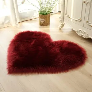 1pc Heart-Shaped Faux Fur Area Rug - Soft, Plush, Shaggy Carpet for Living Room, Bedroom, Sofa - 50*60cm/19.68*23.62in, Fluffy, Anti-Slip, Durable, Easy to Clean