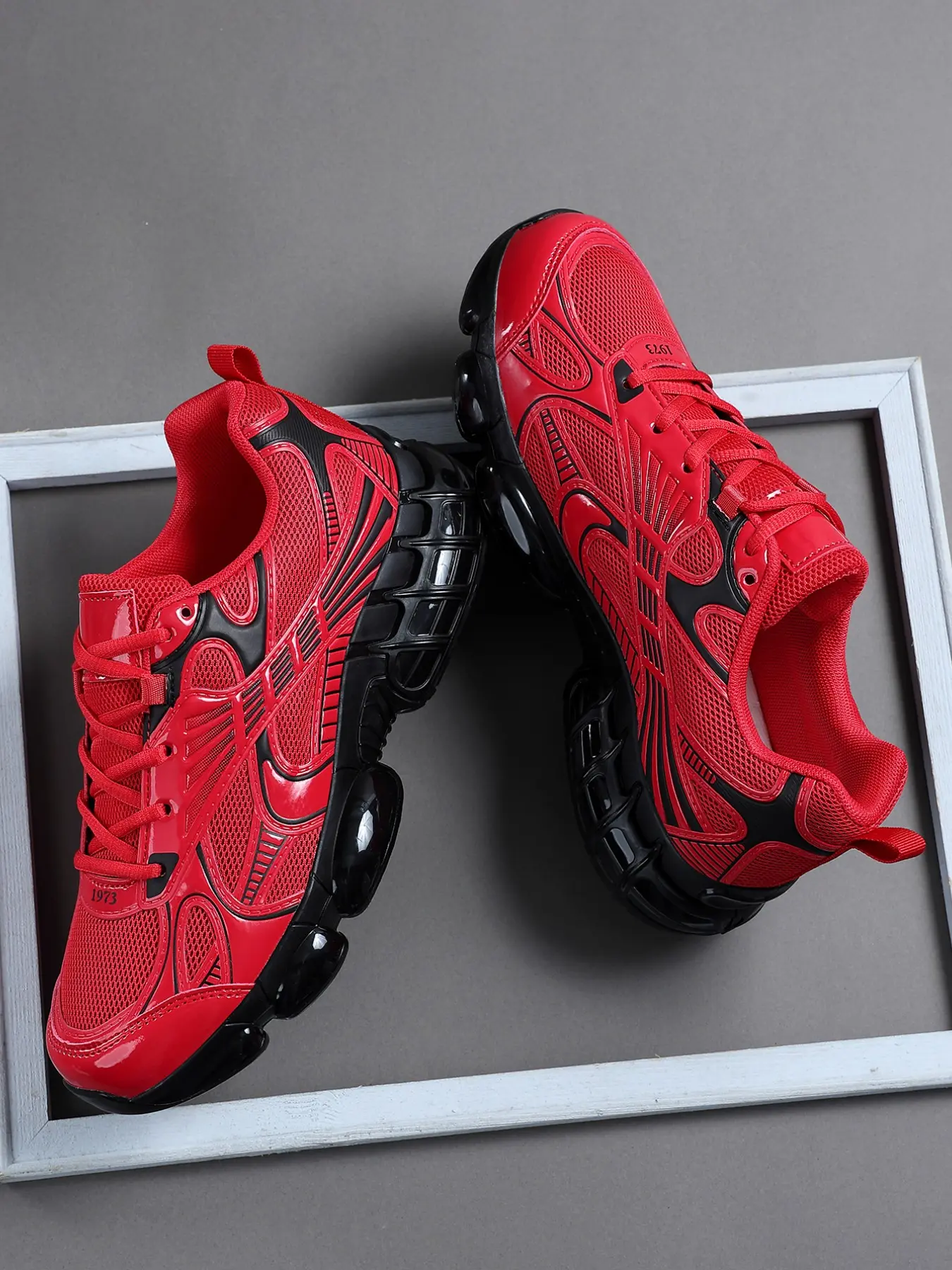 Men's Low-Top Training Shoes, Geometric Structure, Lightweight Sole, Durable Comfort, Ideal for Commuting, Urban Exploration, Casual Sports, Sporty Shoes