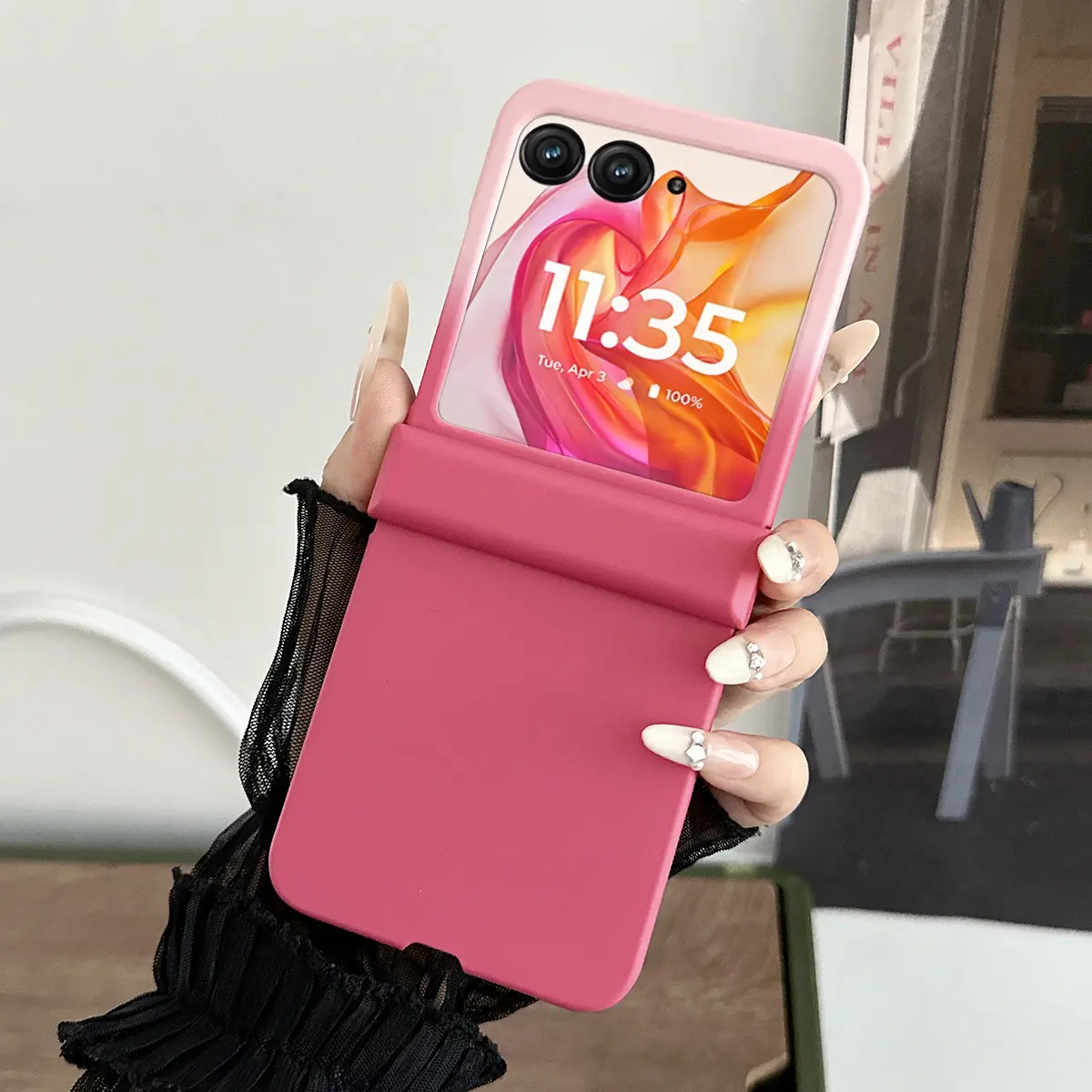 A jelly-like Protective phone case with hinge protection and a hard PC back panel to protect the phone. This phone case is suitable for Motorola Razr 2026, Razr 2025, Razr 2026, Razr 70, Razr 60, Razr 50 Ultra Cover Casing Accessories Cellphone Shell