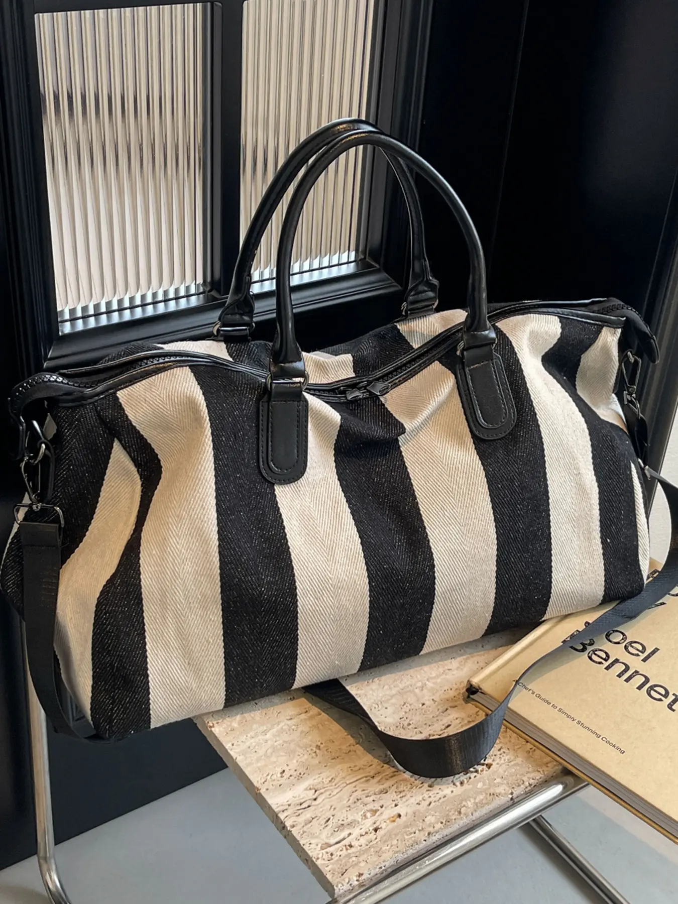 High-End Travel Bag, Large Capacity, Portable Business Trip Duffel Bag, Colorblock Stripe Design, Versatile Bag for Gym & Overnight Use, Multifunctional Travel Duffel