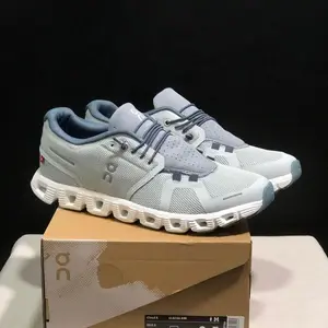 These are the latest unisex athletic shoes, breathable, cushioned, and comfortable, suitable for daily commutes and sports.