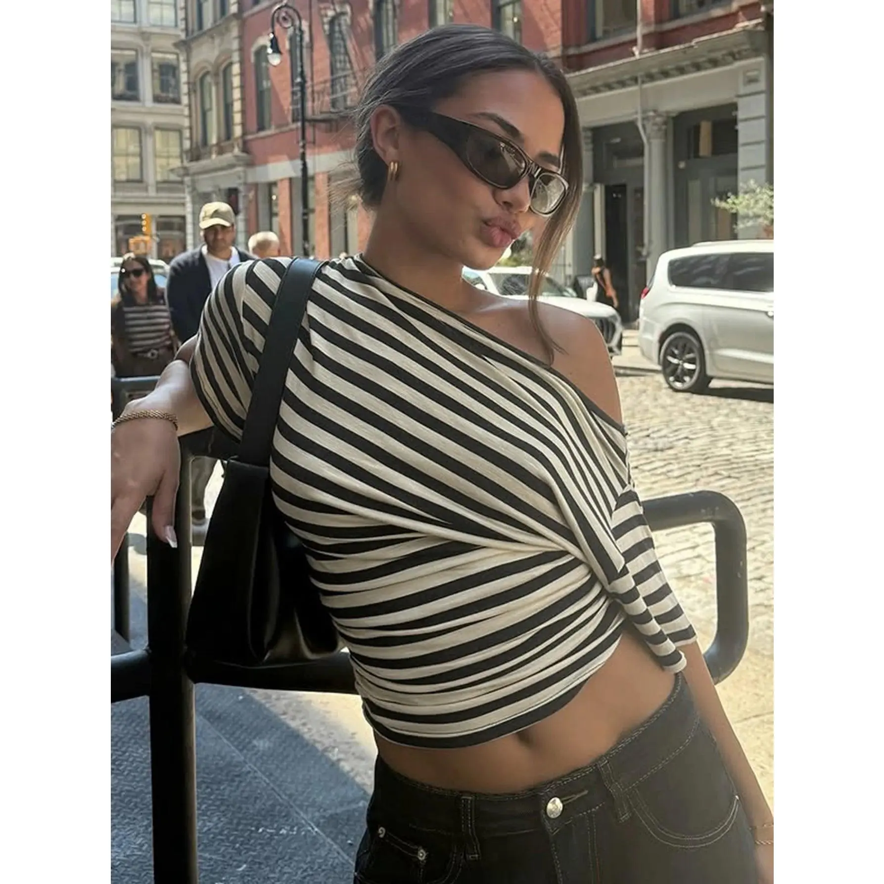 Rory Off-Shoulder Striped Twist Top – Women’s Y2K Cropped Shirt, Long Sleeve Twist Front Top, Striped Off Shoulder Crop Top, Fitted Casual Streetwear, Trendy Going-Out & Party Top