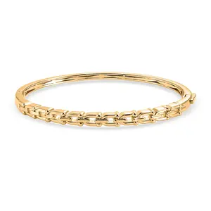 Bangle Bracelet in 18K Yellow Gold Plated Bronze 7.25 In Bangle Bracelet in 18K Yellow Gold Plated Bronze 7.25 In