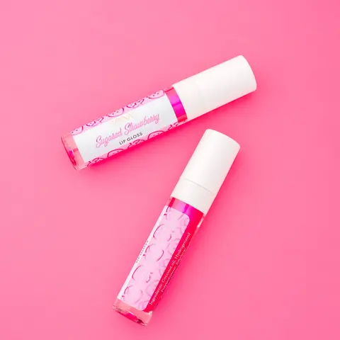 Sugared Strawberry Cosmetic Lip Gloss with Moisturizing Formula