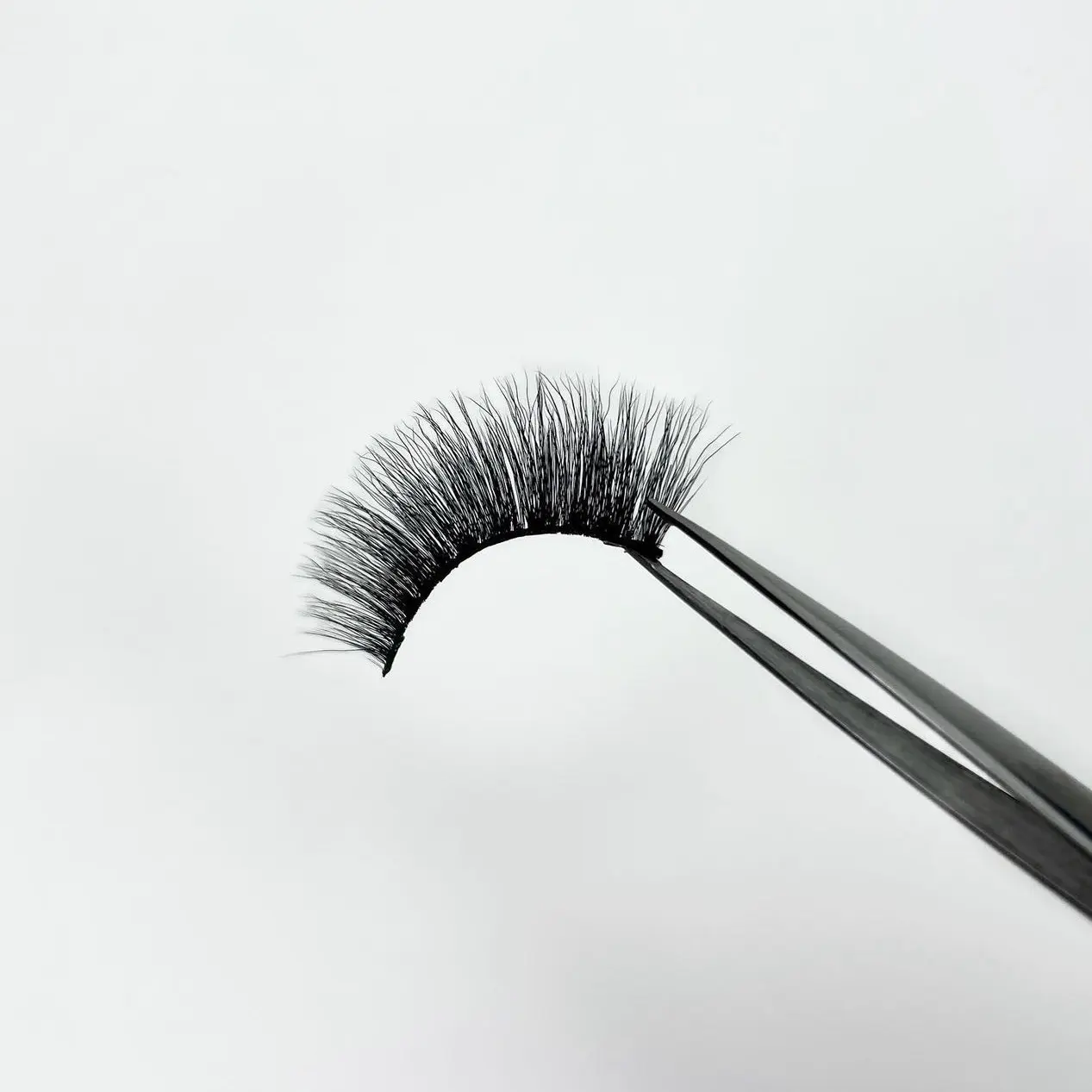 Makeup by Vivi Eyelashes (Style DR02)