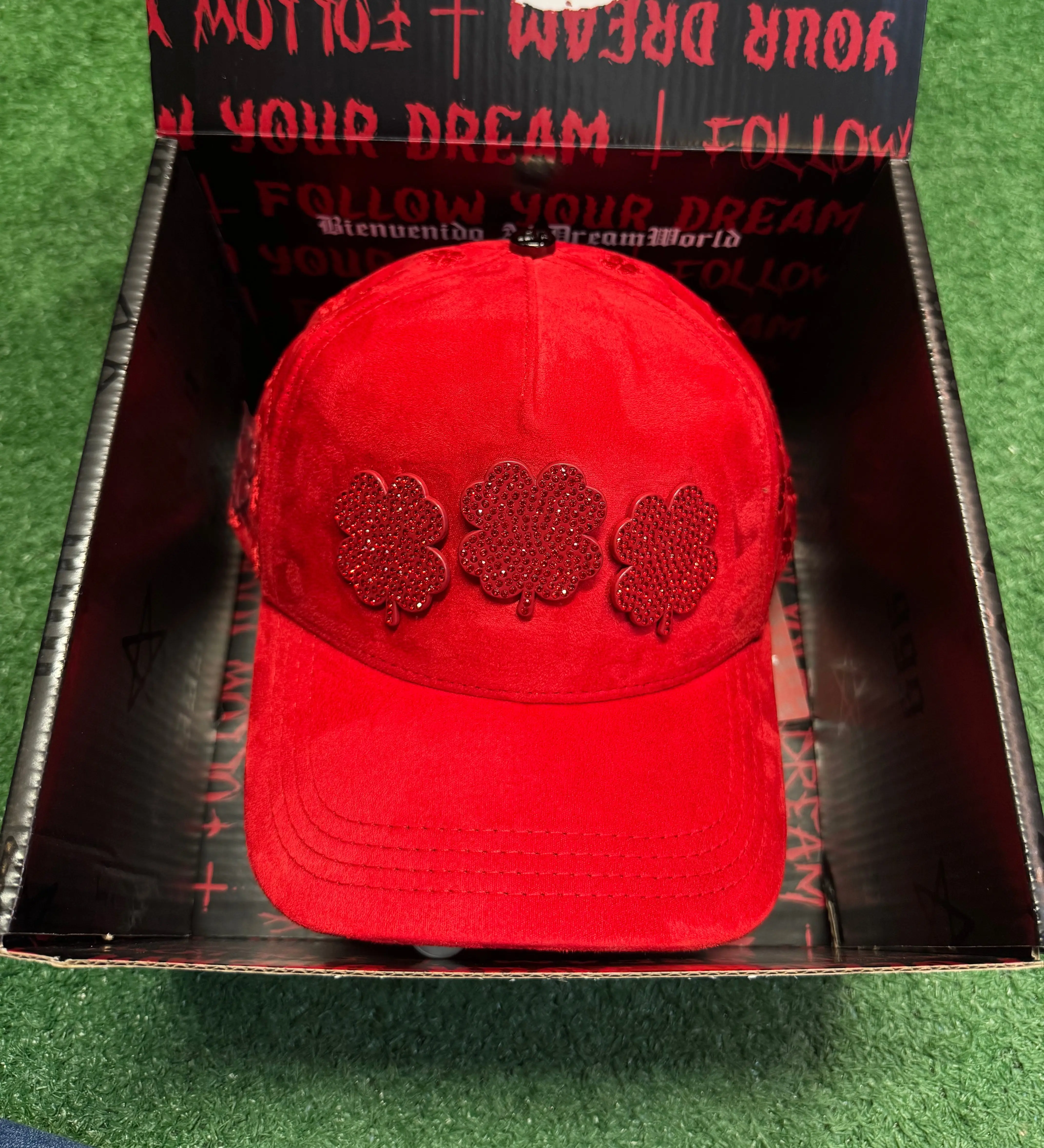 BL00DY CLOVER