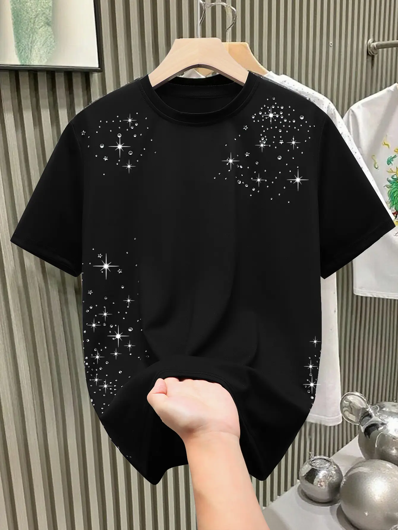 Black short-sleeve T-shirt for men with sparkling rhinestones and star design, round neck, casual summer top with intricate rhinestone appliqué