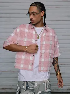 Gen Z Men's Pink White Textured Frayed Plaid Cropped Button‑Up Shirt, Y2K Distressed Streetwear Short Sleeve Top, Lapel Collar Oversized Casual Summer Wear for Daily & Street Style