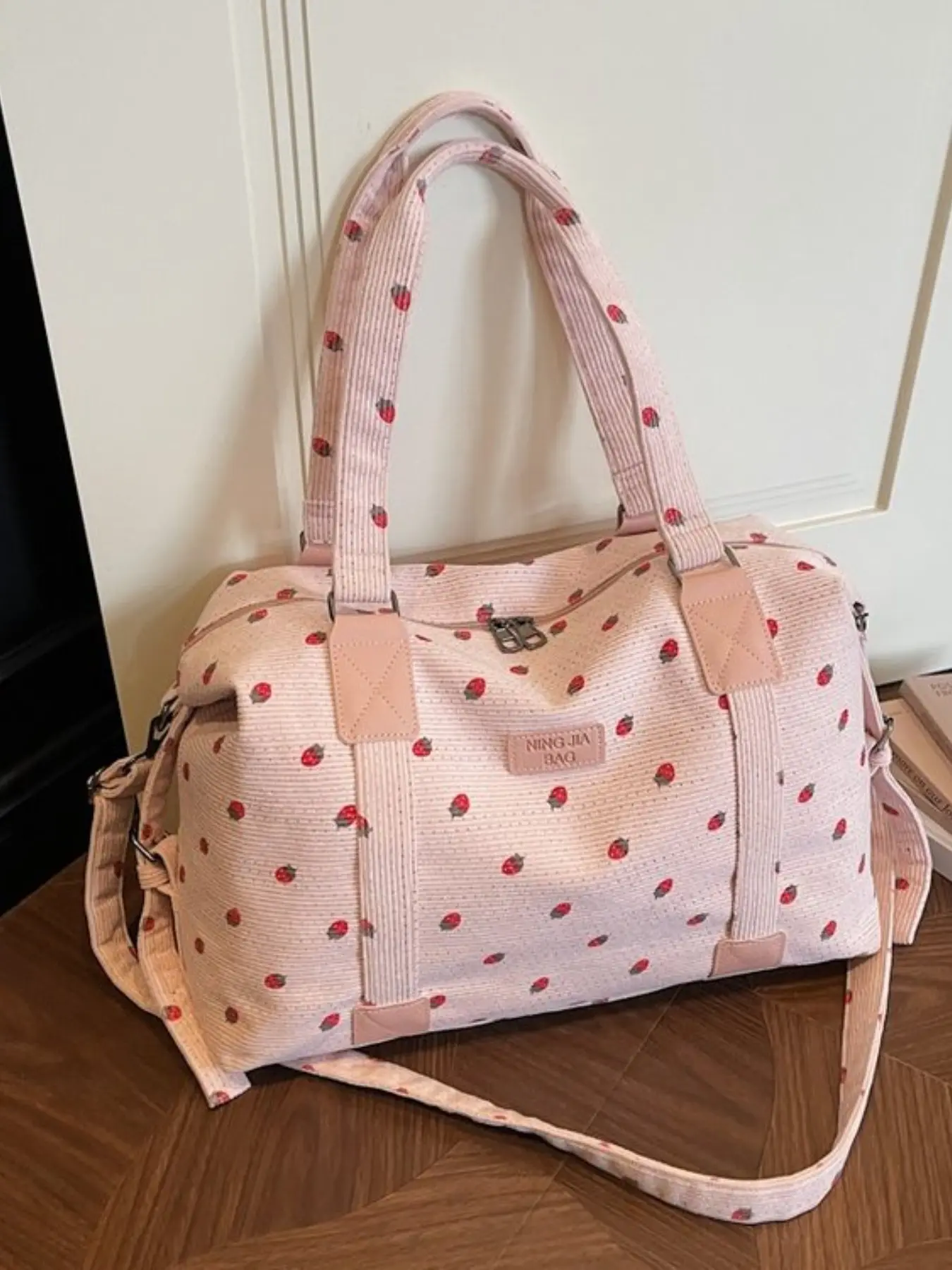 2026 New Sweet Style Fashion Versatile Cute Casual High-End Strawberry Travel Bag, Travel Duffle Bag, Travel Duffels, Travel Duffel Bags, Large Capacity Lightweight Handheld Sports Gym Bag