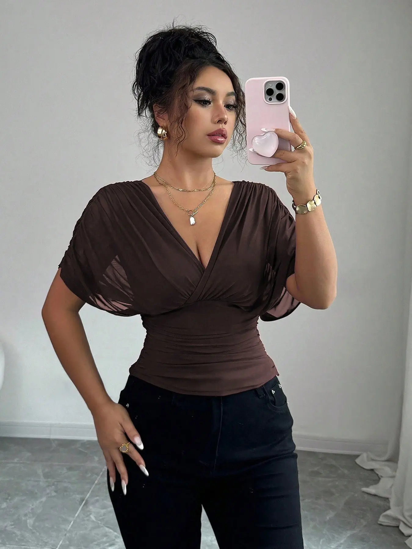 A women's solid color fashionable elegant hot girl style deep V-neck ruffled shoulder waist-cinching top, suitable for summer, daily commuting, casual wear, and vacation, Casual Classy Top, Womenswear