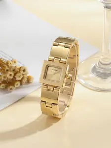 Ladies' luxurious square watch, designed with gold and silver colored stainless steel, with 30-meter water resistance. This fashionable and elegant timepiece is an exquisite gift for her.