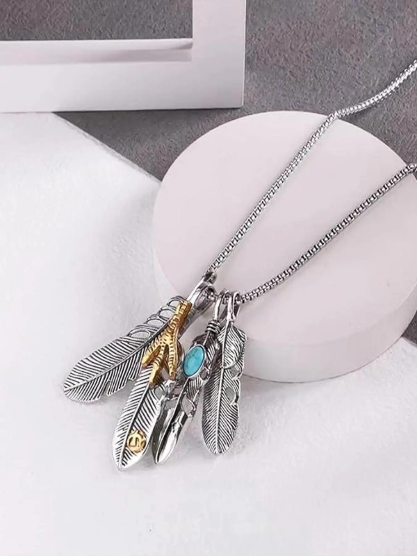 Vintage Feather Pendant Design Necklace, Punk Style Turquoise Decorative Jewelry for Men and Women, Fashion Statement for Parties and Daily Wear