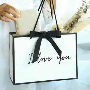 1pc "I Love You" gift bag, a paper gift bag, the perfect gift bag for your girlfriend, boyfriend, husband, wife, or partner - ideal for black and white birthday decorations, birthday gifts, Valentine Gift, and celebration accessories.