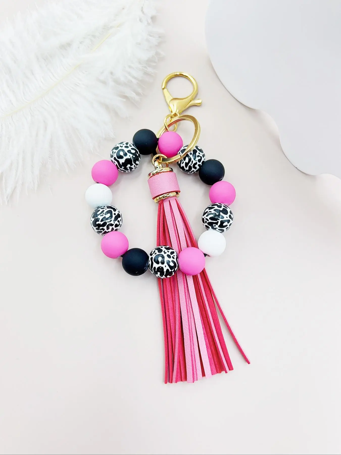 Women Leopard Print Keychain Bracelet, Wooden Bead Silicone Charm Pendant, Casual Style Wrist Bag Accessory, All-Season Wear, Tassel Charm Keychain, Beaded Tassel Keychain, Stylish Keychain, Stylish Keyring